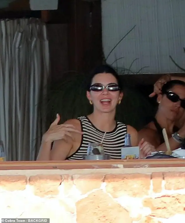 Kendall also enjoyed lunch at Molí de Sal restaurant with a group of friends