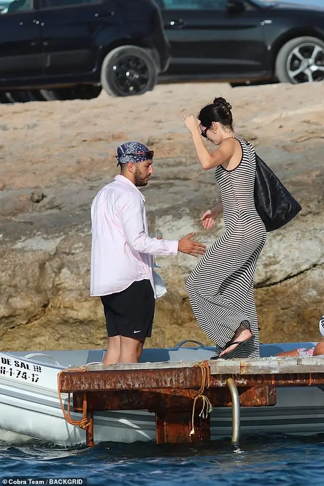 After lunch, Kendall was spotted heading back to her boat