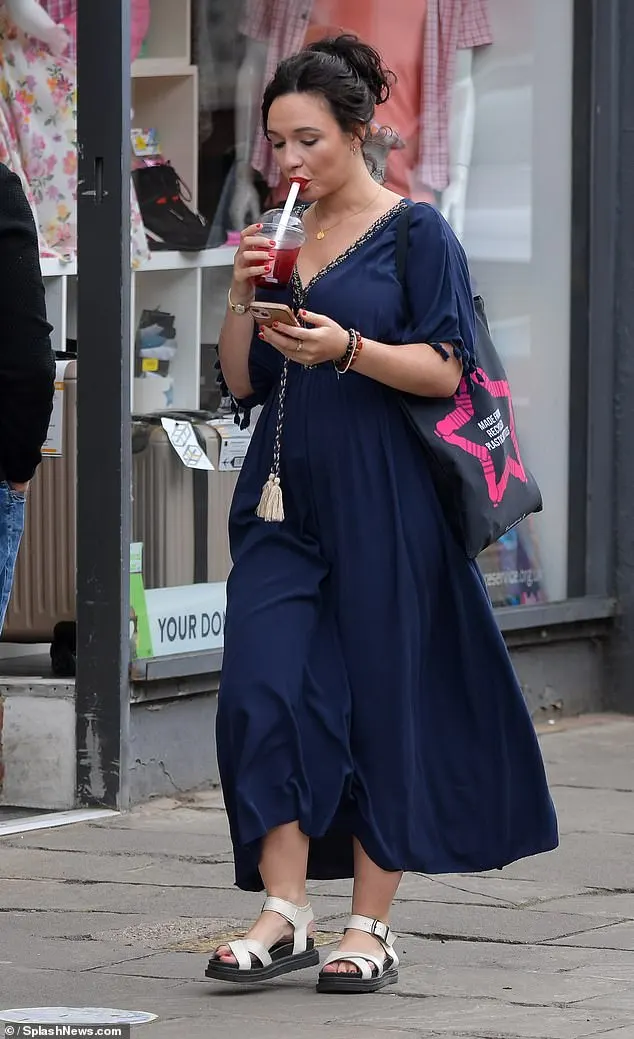 Sweeping her curled brunette tresses into a chic bun, Charlotte enjoyed the refreshing beverage during her stroll