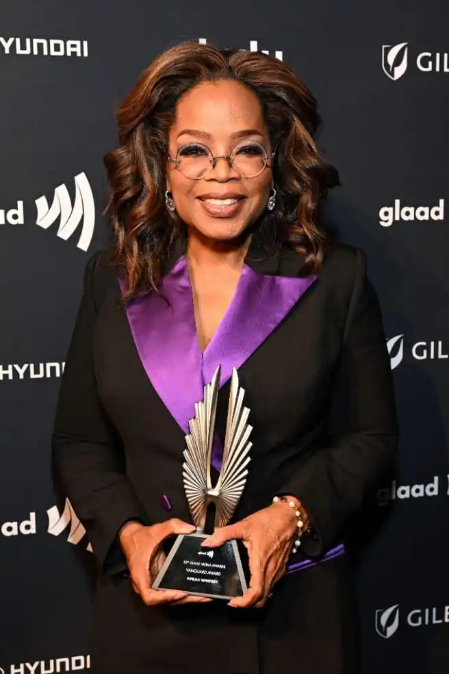 At the 35th yearly GLAAD Media Awards in Los Angeles, Oprah Winfrey received the Vanguard Award from GLAAD.