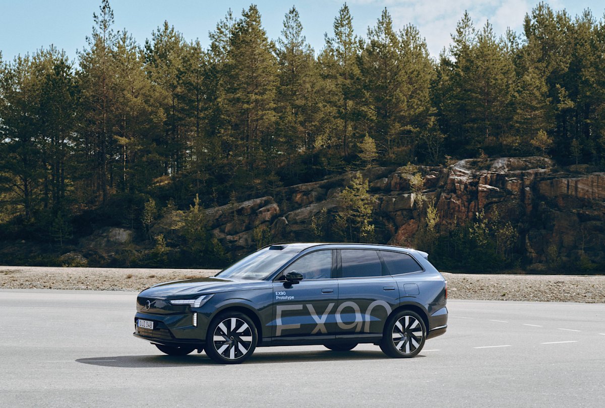 2025 Volvo EX90