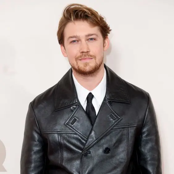 joe alwyn at the gq men of the year awards 2023