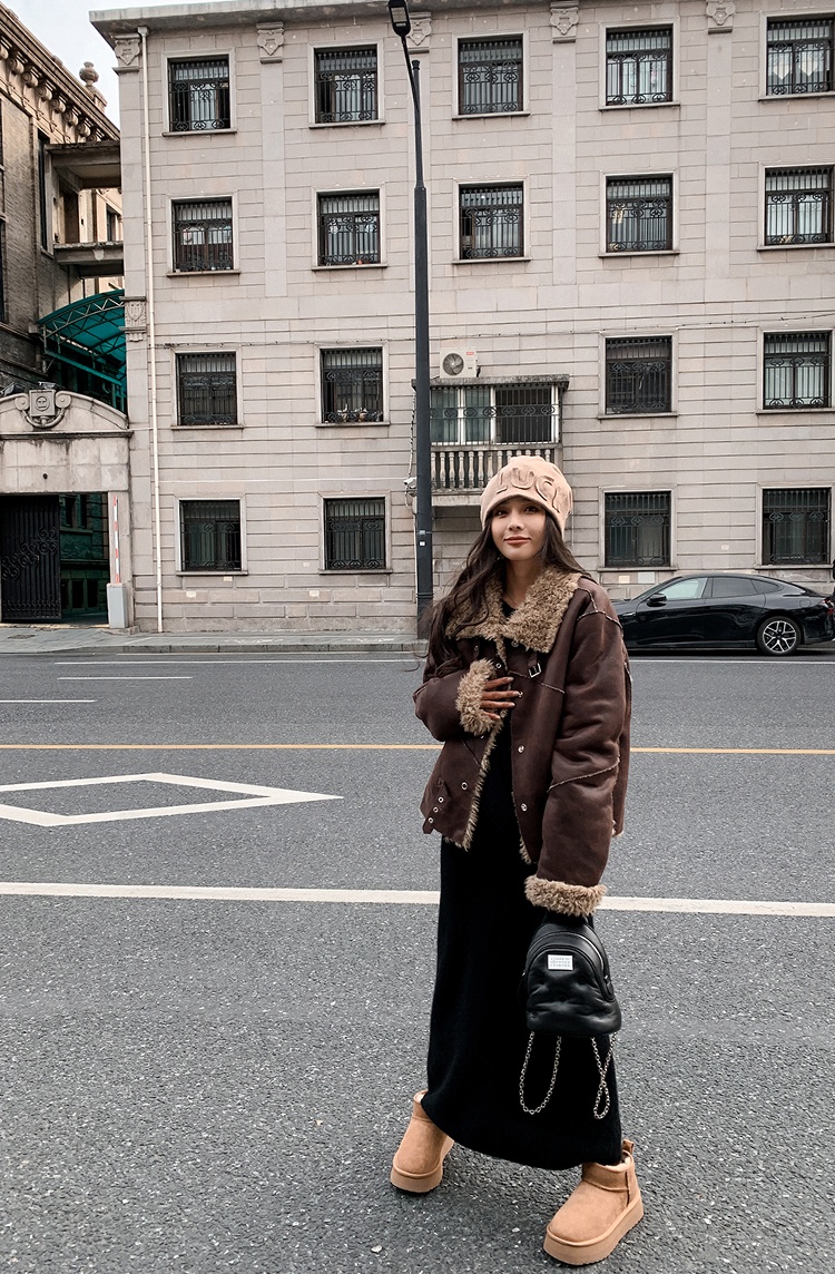 Cozy Korean Winter Style with Shearling Jacket and Chunky Boots