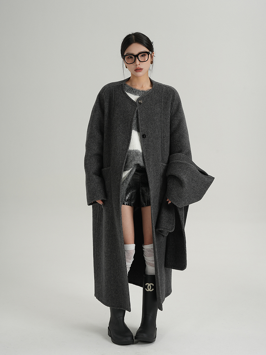 Modern Korean Chic: Oversized Gray Coat with Edgy Layering