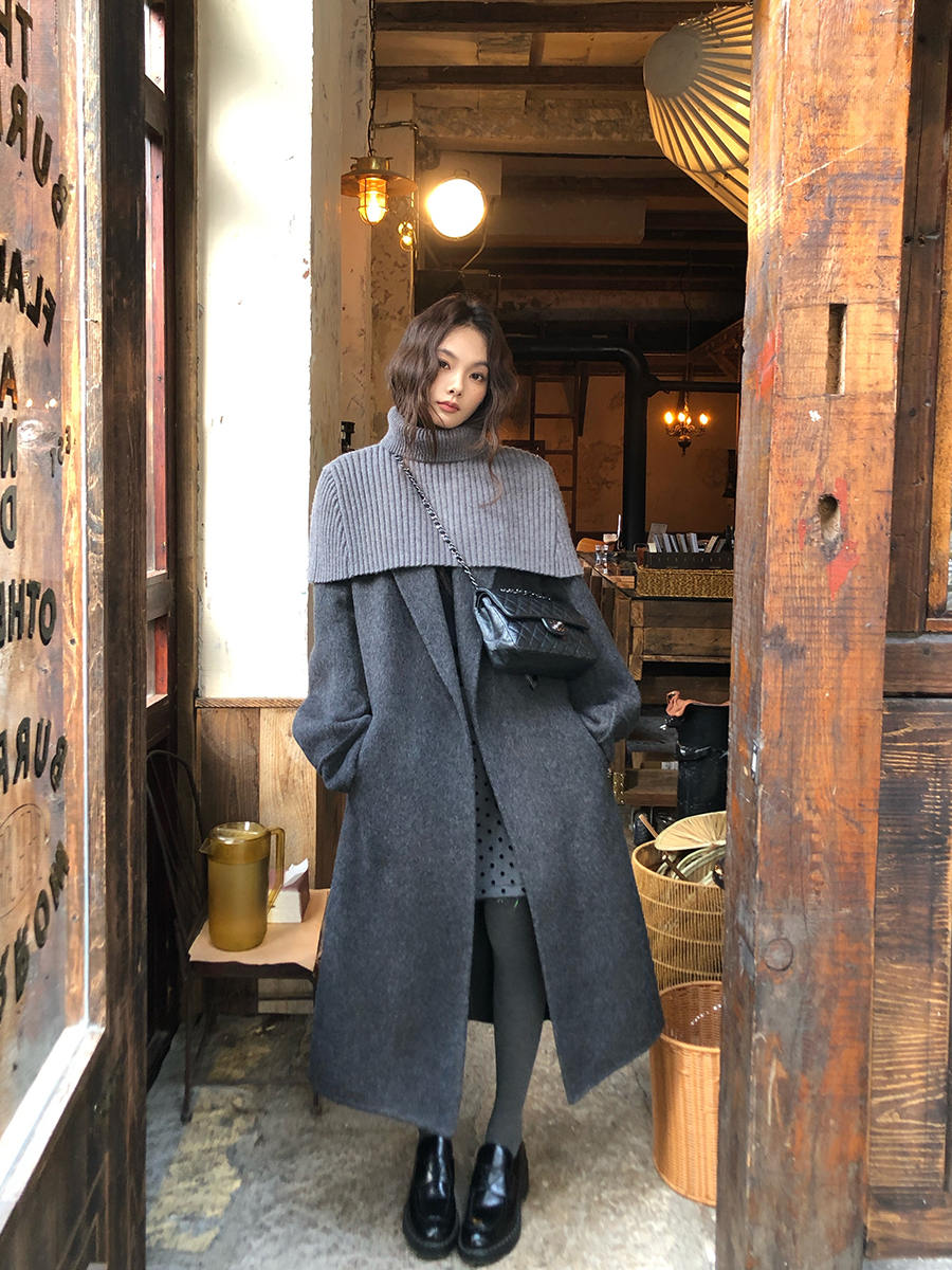 Timeless Korean Winter Elegance with Oversized Gray Coat and Minimal Accents