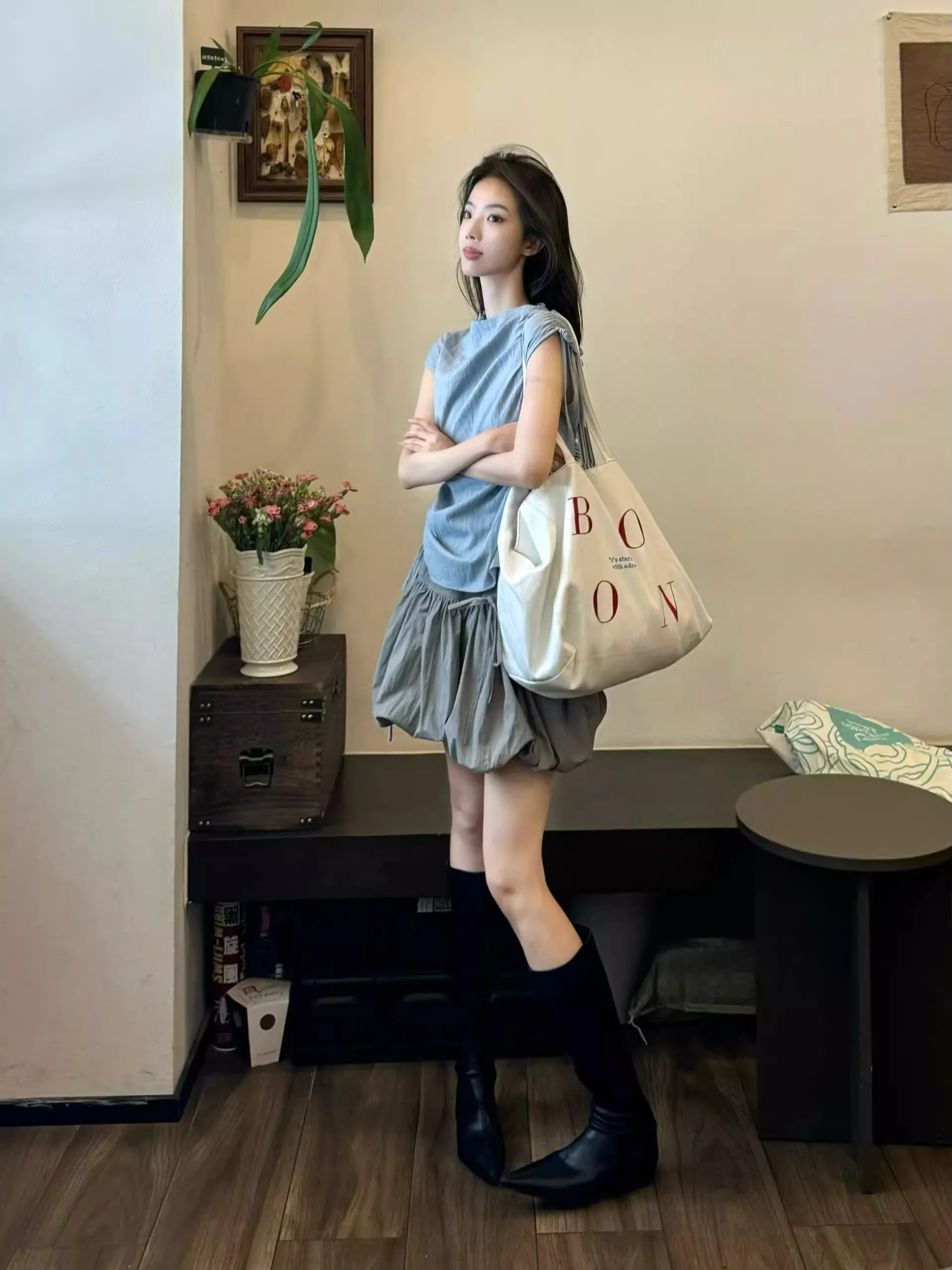 8. Modern Café Wanderer