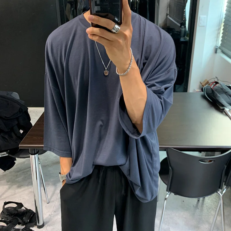 5. Relaxed Urban Streetwear with a Cool Edge