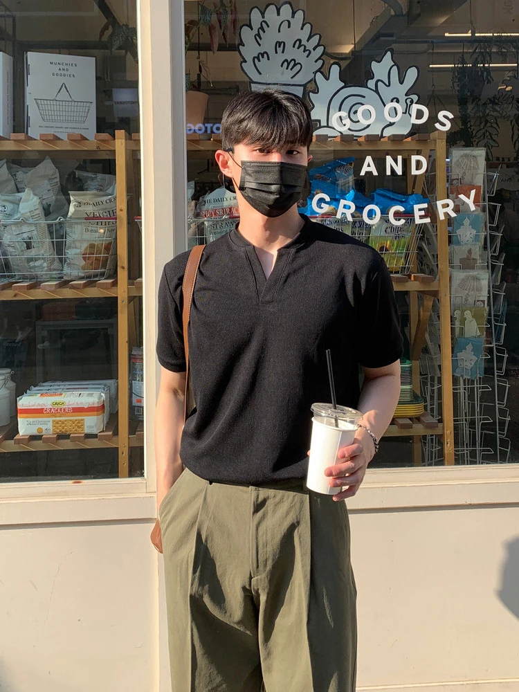 1. Casual Minimalist Everyday Look