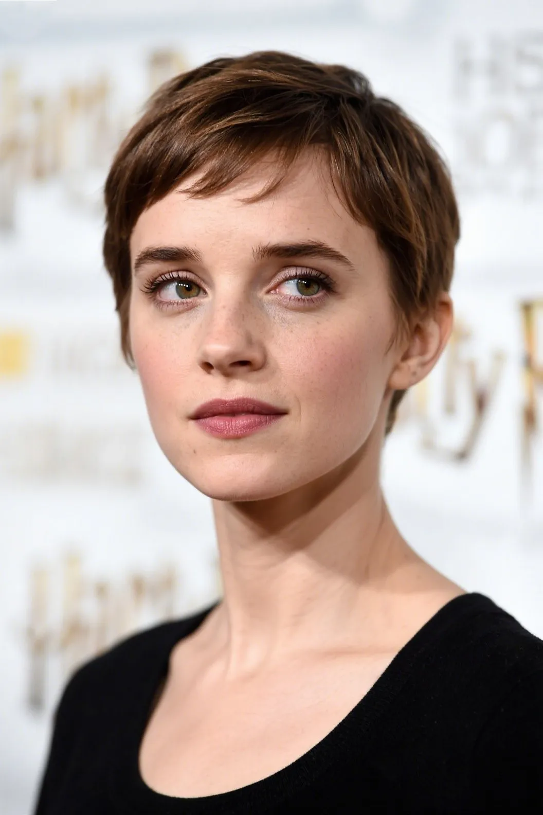 💇‍♀️ 1. She’s Bold—and Unafraid of Change