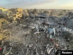 On January 24, 2024, Palestinians inspected the location of an Israeli attack on a dome in Rafah, in the southwestern Gaza Strip. ( Fadi Shana/REUTERS )