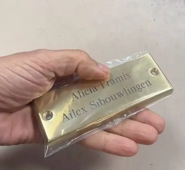 Alicia had a brass plaque made with both of their names engraved. Credit: Instagram / @hybridcouple